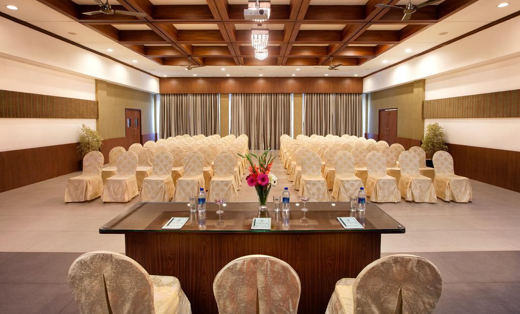 Sterling Munnar Hotel Exterior photo